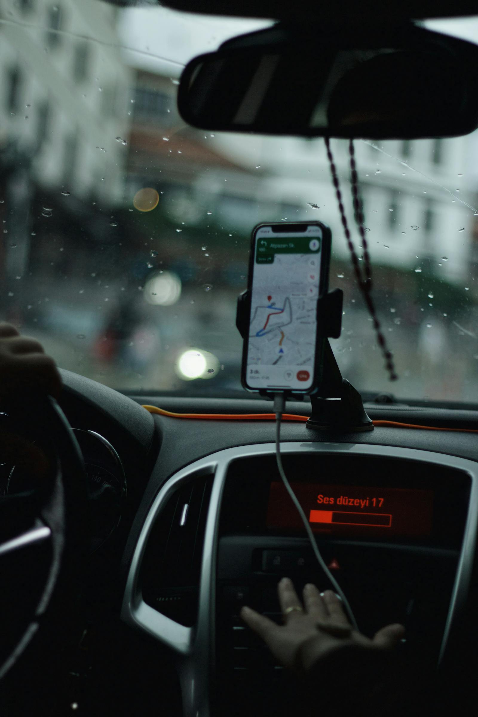 Itin&eacute;raire GPS affich&eacute; sur un t&eacute;l&eacute;phone